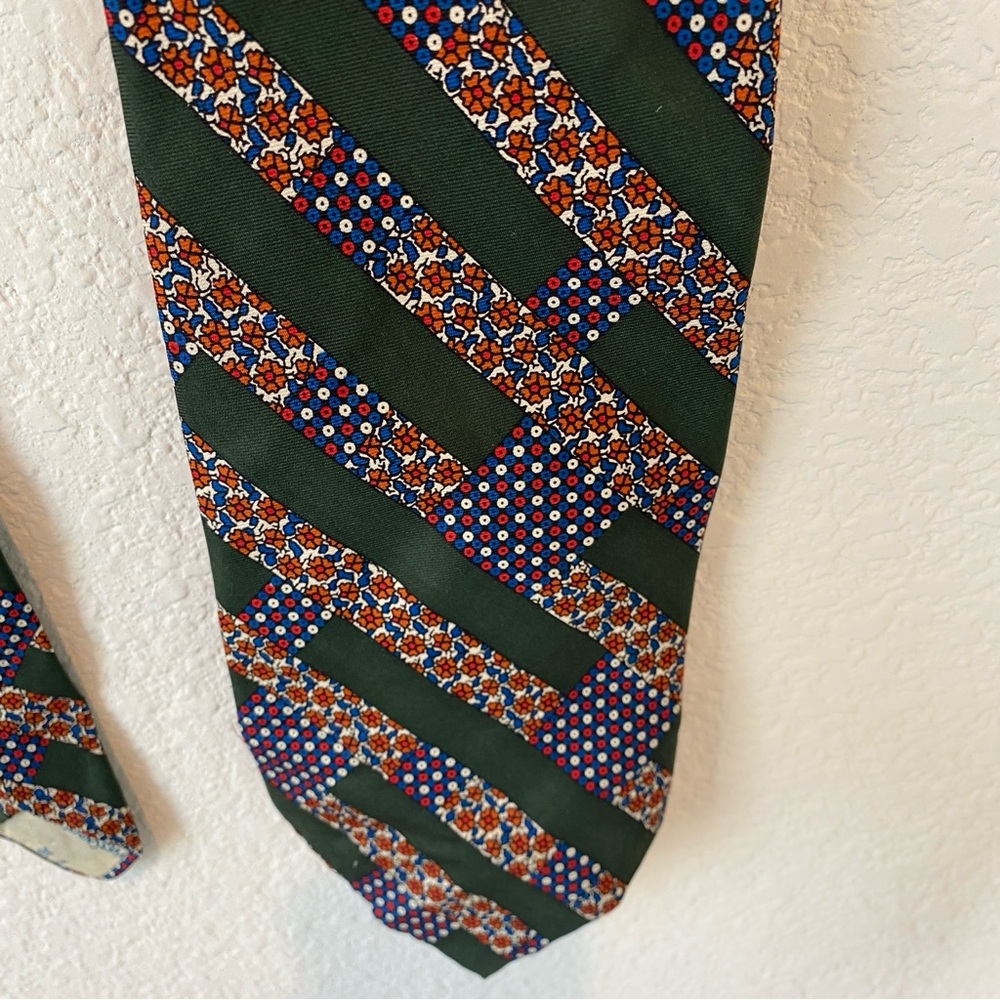 Yves Saint Laurent Classic Vintage Tie 100% Silk With Flower Print